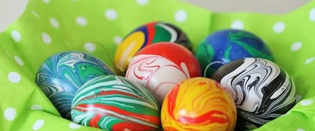 Wielkanocne jajka – farby marble magic