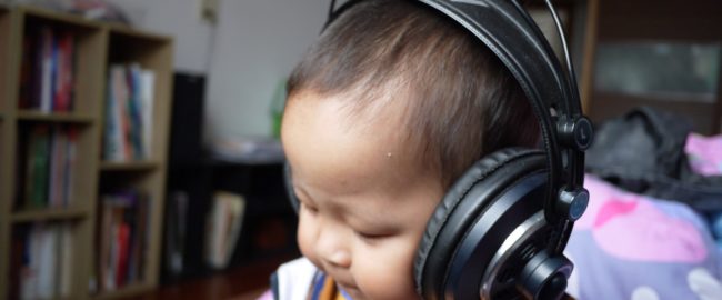 Jakie słuchawki dla dziecka? Nieobiektywny przegląd słuchawek