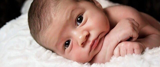 Pielęgnacja niemowląt od pierwszych dni życia