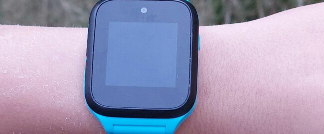 Dlaczego warto kupić dziecku smartwatch z kartą SIM?