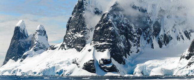 Ponad chmurami Antarktydy, czyli jak realizować pasje i pomagać dzieciom – spotkanie z podróżnikiem o wielkim sercu, Michałem Leksińskim