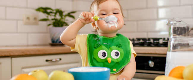 Jak karmić niemowlę z alergią pokarmową?