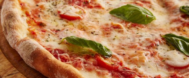 Domowa pizza na wyciągnięcie ręki – przepis z Mąką Na Pizzę z Młyna Jaczkowice