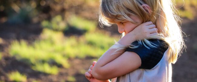 Kiedy dziecko mówi „Ała!”. Jak ukoić nie tylko ból fizyczny, ale także zaopiekować się emocjami pociechy?