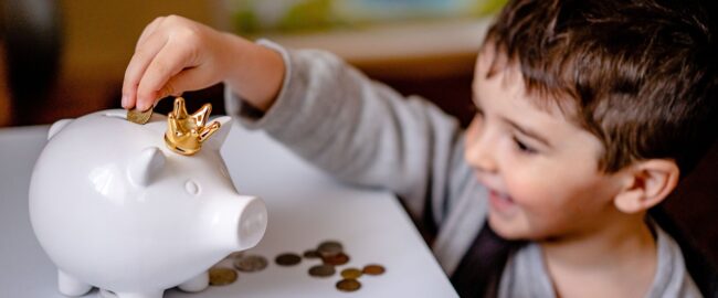 Pieniądze, zabawki i słodycze. Takie prezenty najczęściej w tym roku dostaną najmłodsi w Dniu Dziecka