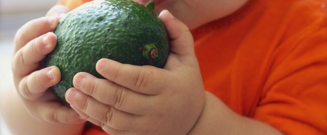 Czy dzieci powinny jeść tyle samo warzyw i owoców co dorośli? Ile i jakie najlepiej wybierać?