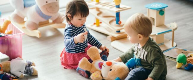 Jak wybór zabawek wpływa na kształtowanie umiejętności dziecka?