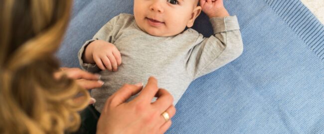 Ubranka dla niemowląt – co kupić, by maluch był zadowolony?