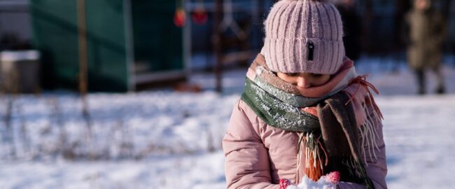 11 porad jak wybrać wygodny i uniwersalny kombinezon zimowy dla dziecka