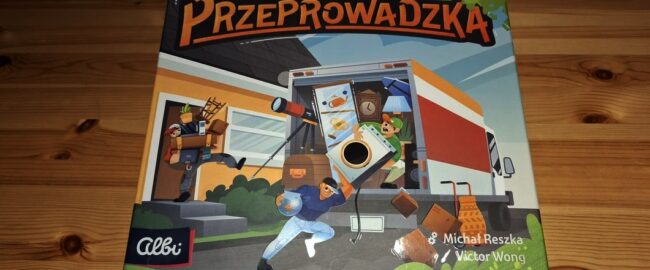 Mała ciężarówka, wielkie decyzje. Recenzja gry „Misja Przeprowadzka”