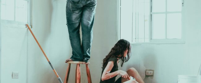 Triki na malowanie pomieszczeń — o czym pamiętać, by dobrze i wygodnie przemalować pokój?